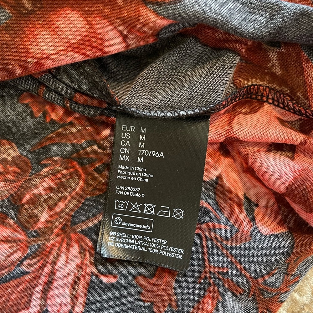 H&M Maternity Top! - Picture 3 of 4